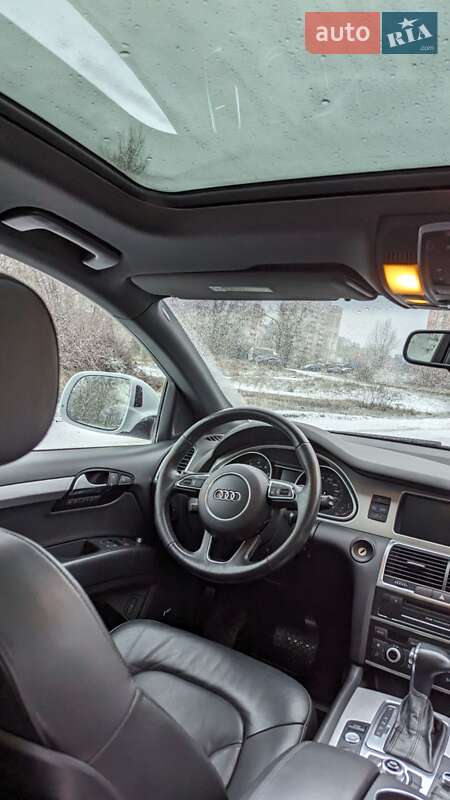 Позашляховик / Кросовер Audi Q7 2015 в Ужгороді
