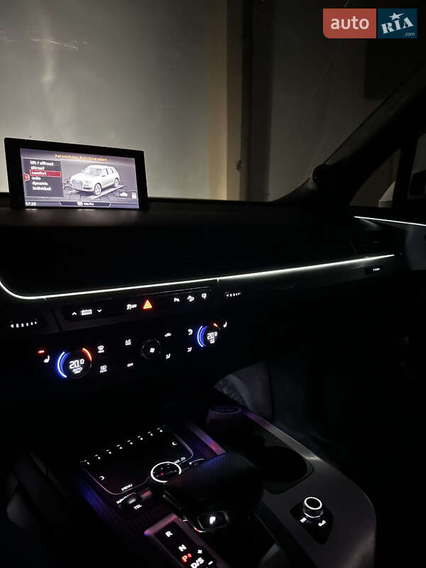 Позашляховик / Кросовер Audi Q7 2015 в Южноукраїнську