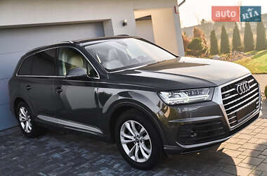 Позашляховик / Кросовер Audi Q7 2018 в 