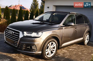 Позашляховик / Кросовер Audi Q7 2018 в 