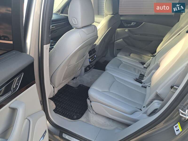 Позашляховик / Кросовер Audi Q7 2016 в Хмельницькому
