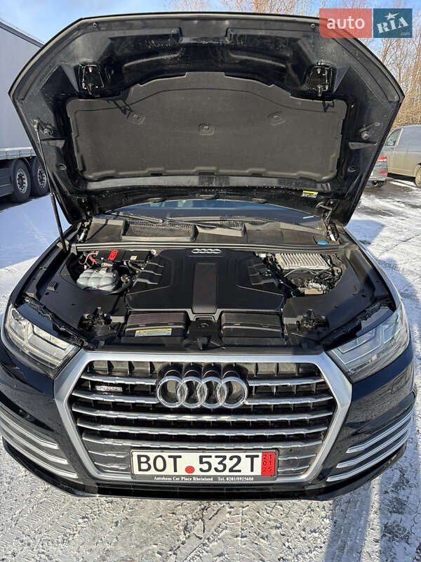 Позашляховик / Кросовер Audi Q7 2018 в Лубнах