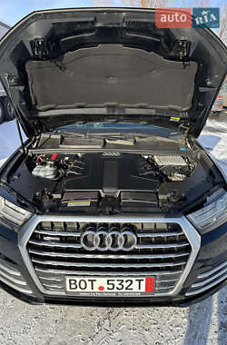 Внедорожник / Кроссовер Audi Q7 2018 в 