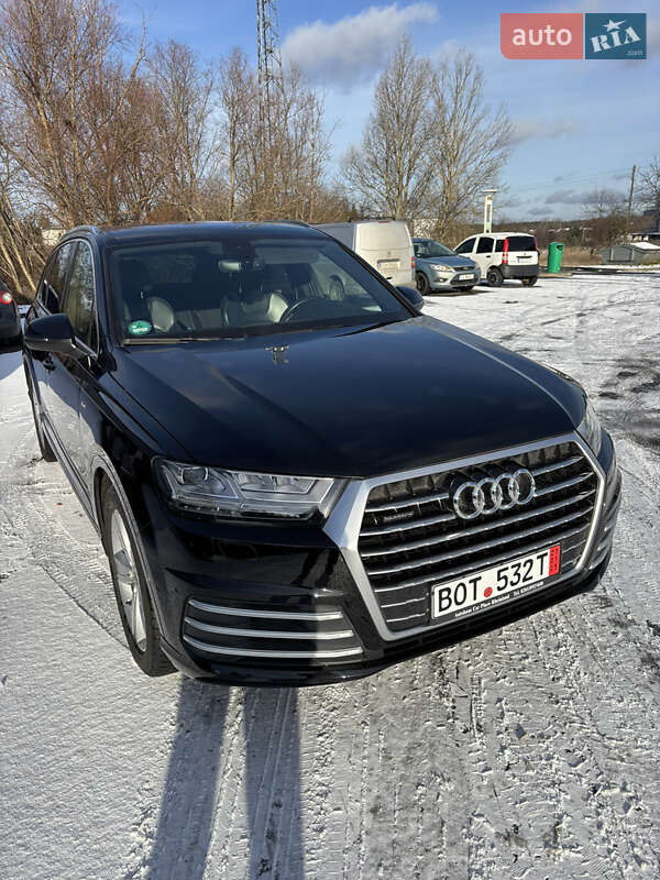 Позашляховик / Кросовер Audi Q7 2018 в Лубнах