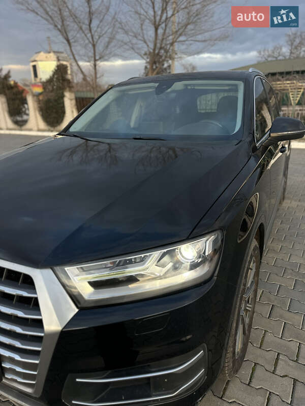 Позашляховик / Кросовер Audi Q7 2017 в Києві