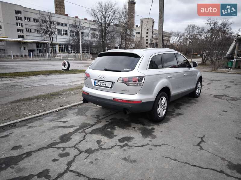 Внедорожник / Кроссовер Audi Q7 2006 в Днепре