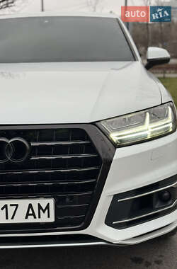 Позашляховик / Кросовер Audi Q7 2018 в 