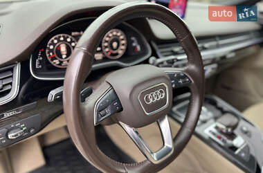 Позашляховик / Кросовер Audi Q7 2018 в 