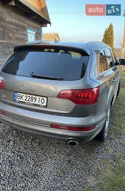 Позашляховик / Кросовер Audi Q7 2014 в 