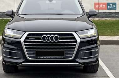 Внедорожник / Кроссовер Audi Q7 2015 в 