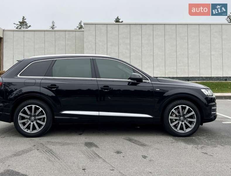 Внедорожник / Кроссовер Audi Q7 2015 в Киеве