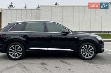 Внедорожник / Кроссовер Audi Q7 2015 в 