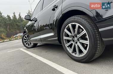 Внедорожник / Кроссовер Audi Q7 2015 в 