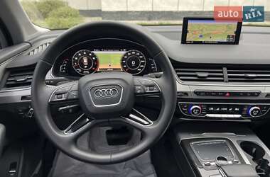 Внедорожник / Кроссовер Audi Q7 2015 в 