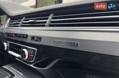 Внедорожник / Кроссовер Audi Q7 2015 в 