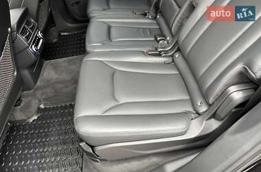 Внедорожник / Кроссовер Audi Q7 2015 в 