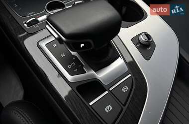 Внедорожник / Кроссовер Audi Q7 2015 в 