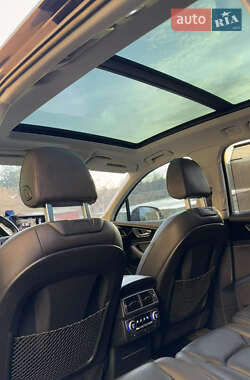 Внедорожник / Кроссовер Audi Q7 2015 в 