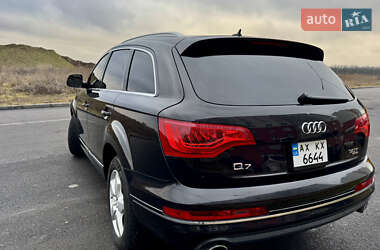 Внедорожник / Кроссовер Audi Q7 2014 в 
