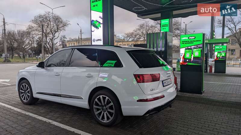 Позашляховик / Кросовер Audi Q7 2016 в Одесі