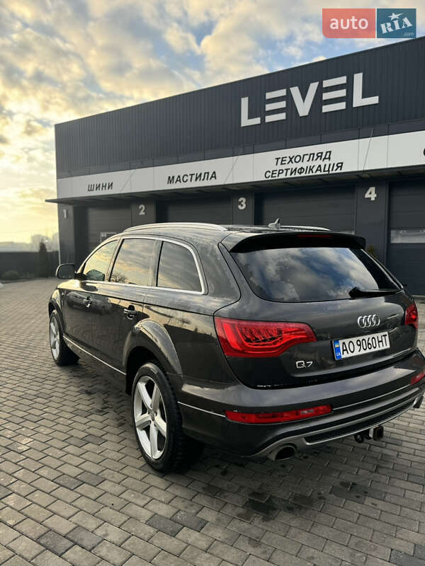Внедорожник / Кроссовер Audi Q7 2013 в Хусте
