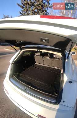 Позашляховик / Кросовер Audi Q7 2015 в 