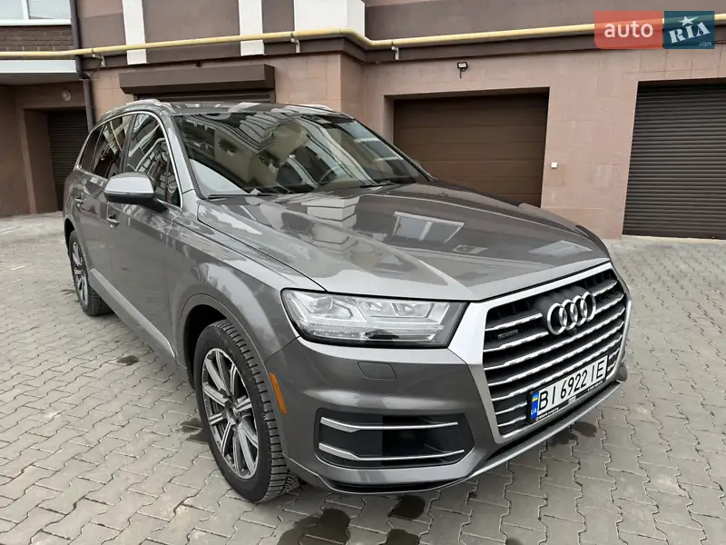 Внедорожник / Кроссовер Audi Q7 2016 в 