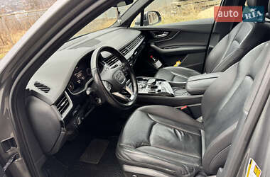 Внедорожник / Кроссовер Audi Q7 2016 в 