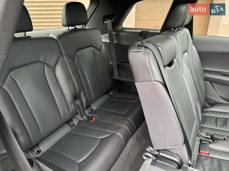 Позашляховик / Кросовер Audi Q7 2016 в Полтаві