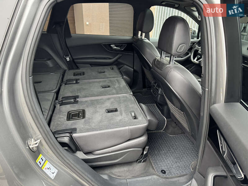 Позашляховик / Кросовер Audi Q7 2016 в Полтаві