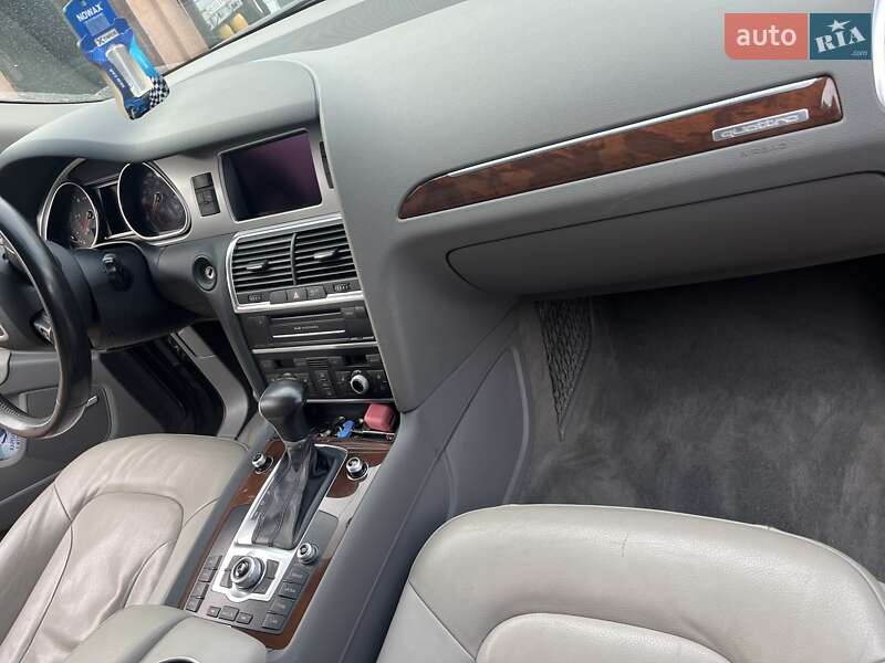 Позашляховик / Кросовер Audi Q7 2012 в Хмільнику
