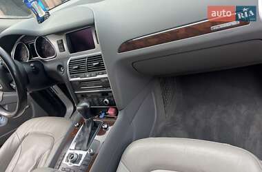 Позашляховик / Кросовер Audi Q7 2012 в 