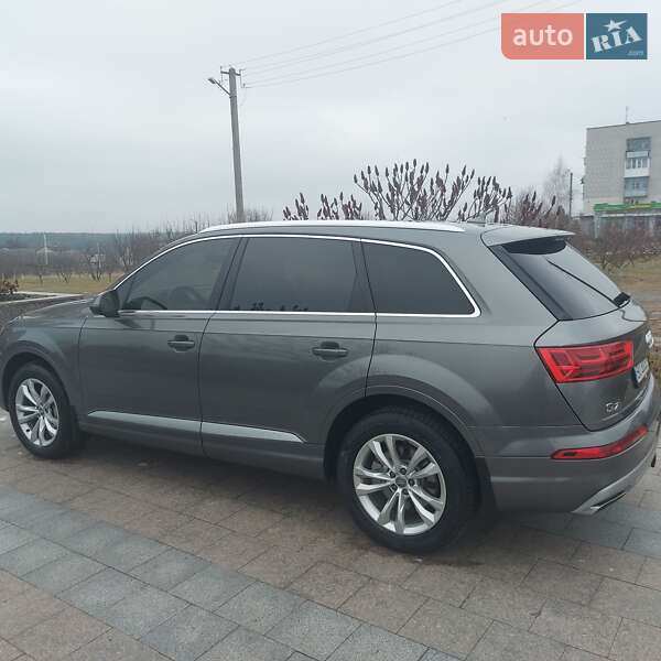 Позашляховик / Кросовер Audi Q7 2017 в Кременці