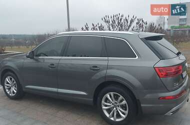 Внедорожник / Кроссовер Audi Q7 2017 в 