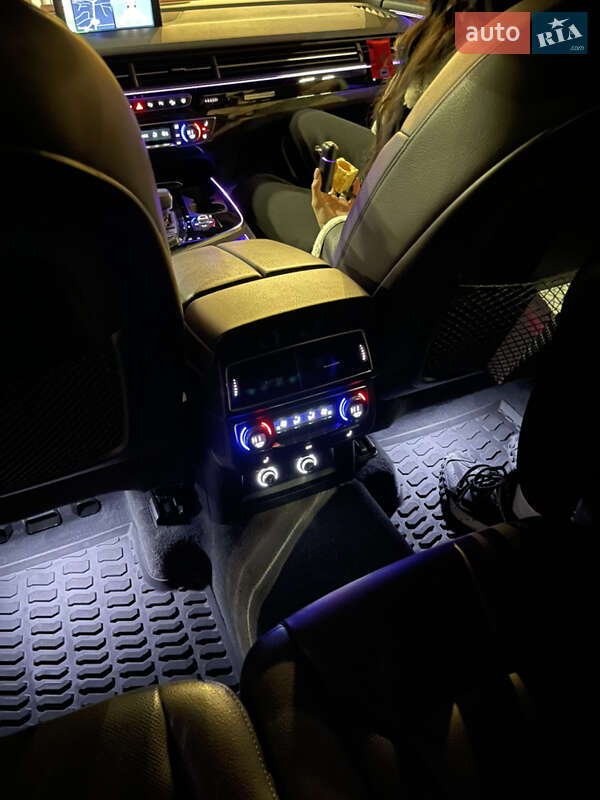 Позашляховик / Кросовер Audi Q7 2019 в Києві