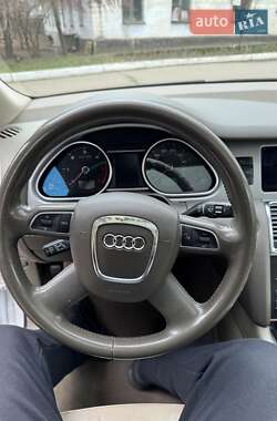 Позашляховик / Кросовер Audi Q7 2010 в 