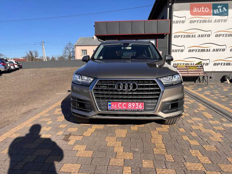 Внедорожник / Кроссовер Audi Q7 2017 в 