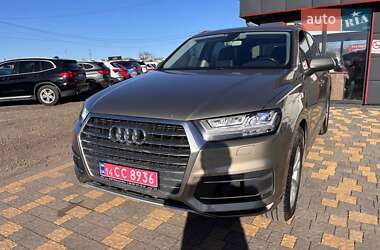 Внедорожник / Кроссовер Audi Q7 2017 в 