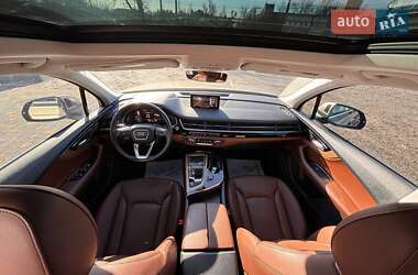 Внедорожник / Кроссовер Audi Q7 2017 в 