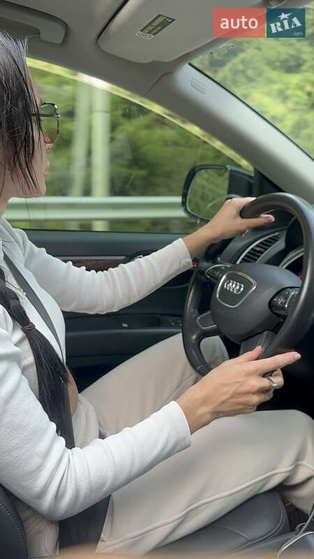 Позашляховик / Кросовер Audi Q7 2012 в Косові