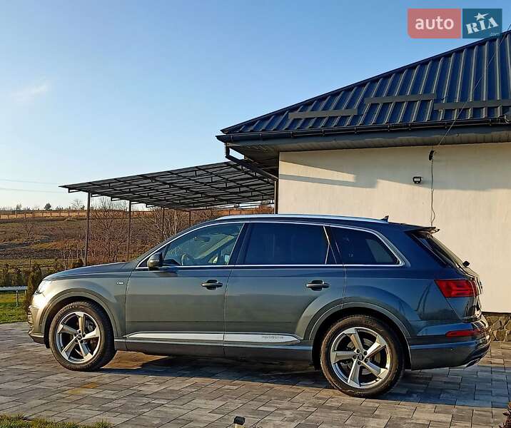 Внедорожник / Кроссовер Audi Q7 2017 в Ровно
