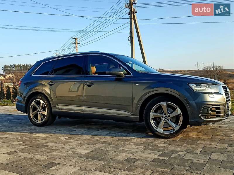 Внедорожник / Кроссовер Audi Q7 2017 в Ровно