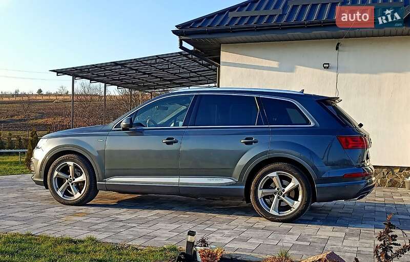 Внедорожник / Кроссовер Audi Q7 2017 в Ровно