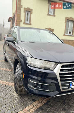 Позашляховик / Кросовер Audi Q7 2017 в 