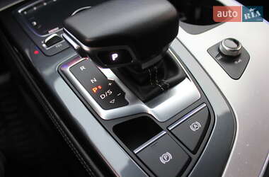 Внедорожник / Кроссовер Audi Q7 2016 в 