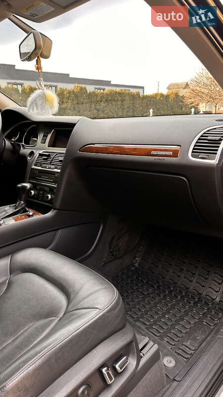 Позашляховик / Кросовер Audi Q7 2012 в Косові