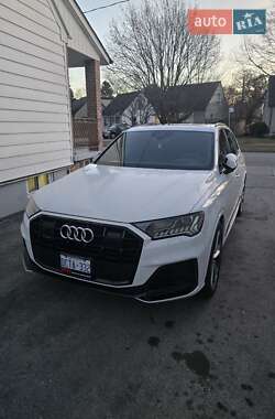 Внедорожник / Кроссовер Audi Q7 2020 в 