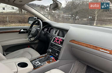 Позашляховик / Кросовер Audi Q7 2013 в 