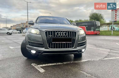 Внедорожник / Кроссовер Audi Q7 2015 в 