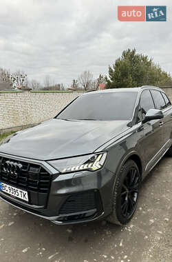 Позашляховик / Кросовер Audi Q7 2020 в 